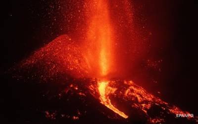 Извержение вулкана на Канарах усилилось