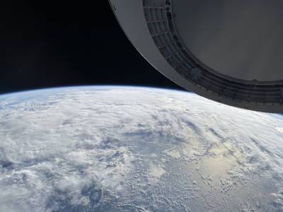 Видео дня: Экипаж SpaceX снял Землю на iPhone