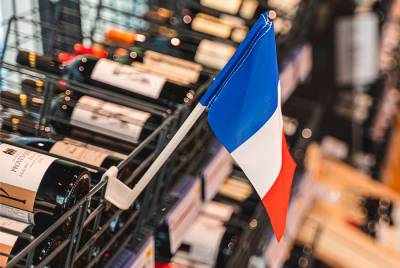 «Попробуй перед покупкой»: необычная распродажа французских вин в магазине LÁHVE
