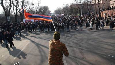 Армянская оппозиция уличной борьбой вызовет народ на «правильный разговор»
