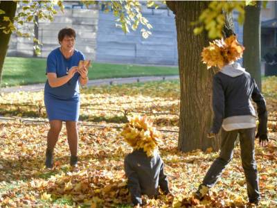 «Грибки в листве»: отоларинголог Зайцев предупредил об опасности осенних фотосессий