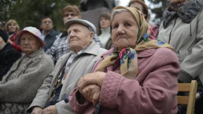 ЗакС Петербурга рассмотрит законопроект о новых выплатах к юбилеям долгожителей