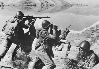 В каких случаях советским солдатам было запрещено применять оружие в Афганистане