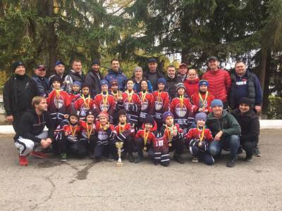 Глазовская команда хоккеистов выиграла «Кубок осени»
