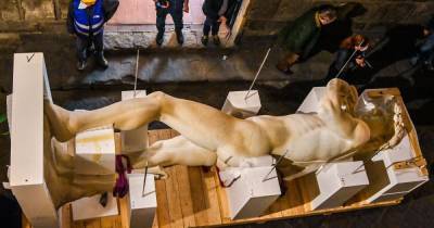 Шедевр Микеланджело частично прикрыли на выставке в Дубае, чтобы не шокировать мусульман