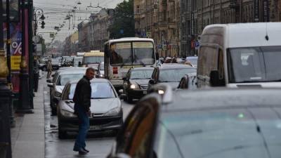 Движение по Литейному проспекту Санкт-Петербурга ограничили из-за ремонта