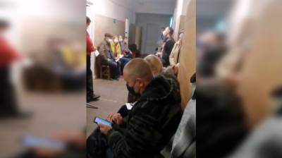 Воронежцы пожаловались на многочасовую очередь ковид-пациентов в красной зоне