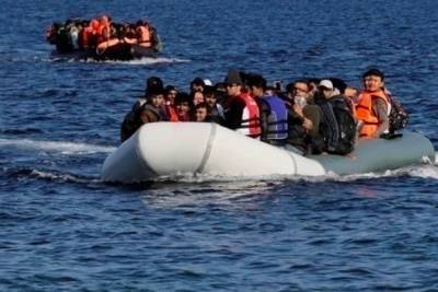 Итальянское судно спасло 65 нелегалов