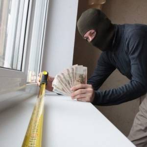 В Запорожской области вручили подозрение мошеннику, который занимался фиктивной продажей окон