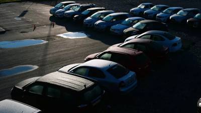 Автоэксперт Попов прокомментировал ситуацию с ценами на автомобили в России