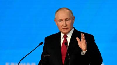 Путин постановил отмечать День отца в третье воскресенье октября