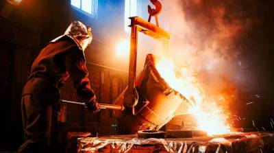 Акции металлургических компаний падают против рынка