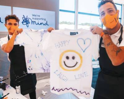 Видео: Ландо и Даниэль раскрашивают футболки
