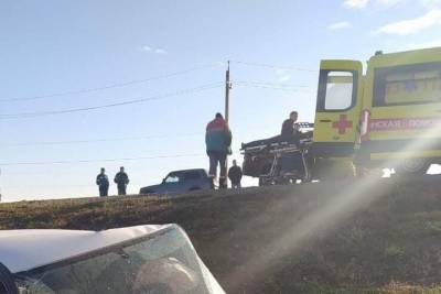 На трассе в Татарстане лоб в лоб столкнулись два автомобиля