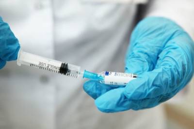Сенатор предложил включить вакцинацию от COVID-19 в прививочный календарь