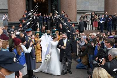 Участие почетного караула в венчании потомка Романовых в Петербурге проверят