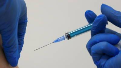 EMA рекомендовало третью дозу вакцины от COVID-19 пациентам с ослабленным иммунитетом