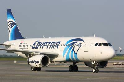 Первый официальный рейс авиакомпании EgyptAir приземляется в аэропорту Израиля