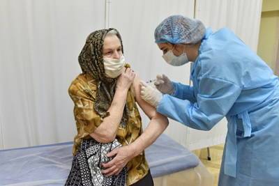 На Украине назвали долю привитых от коронавируса пенсионеров