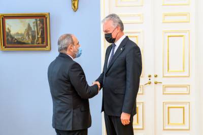 Г. Науседа призвал премьера Армении активнее проводить в жизнь демократические реформы