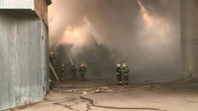 В Пензе выясняют причину возгорания склада на улице Калинина