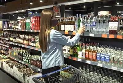 Заказ придется ждать дольше: в Украине изменились правила продажи алкогольных напитков, подробности