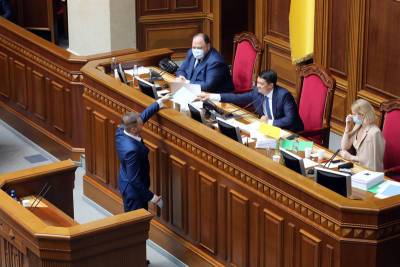 Рада запустила процедуру отзыва с должности спикера парламента