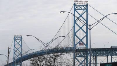 Полиция закрыла мост «Амбассадор» между Канадой и США из-за подозрительного автомобиля