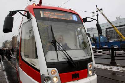 На севере Петербурга из-за ДТП встали трамваи