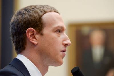 Цукерберг из-за проблем в работе Facebook теряет миллиарды долларов