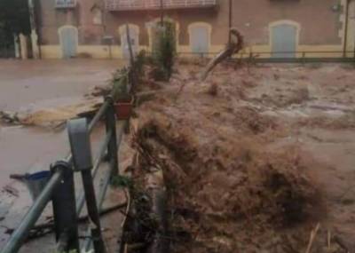 В результате затоплений в Италии перекрыты трассы и приостановлены местные выборы. ФОТО