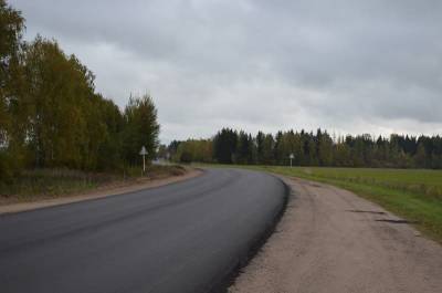 В Хиславичском районе по нацпроекту завершается ремонт дороги