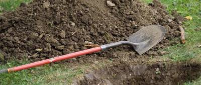В Чувашии мужчину насмерть засыпало землей в траншее для прокладки канализации
