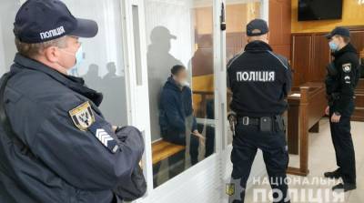 Суд арестовал одного из подозреваемых в убийстве полицейского в Чернигове