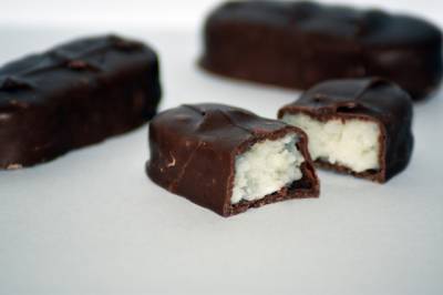 В России предупредили о дефиците популярных шоколадных батончиков