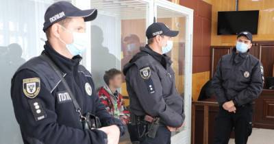 Суд арестовал подозреваемых в убийстве полицейского в Чернигове