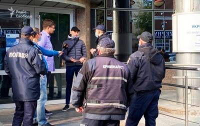 Журналисты Схем сообщили о нападении во время интервью в Укрэксимбанке