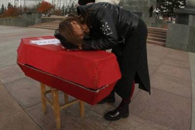 Участницу «похорон» выборов в Улан-Удэ оштрафовали на 20 тыс.