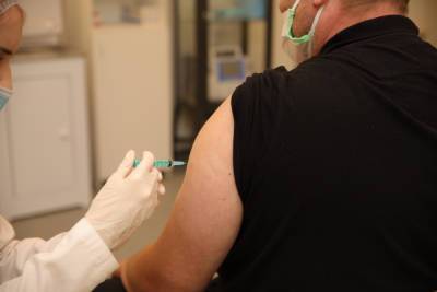 Петербуржцев предупредили о возможных реакциях на прививку от гриппа