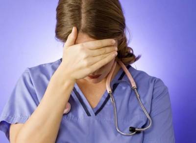 В Украине впервые осудили и дисквалифицировали врача за подделку медсправок