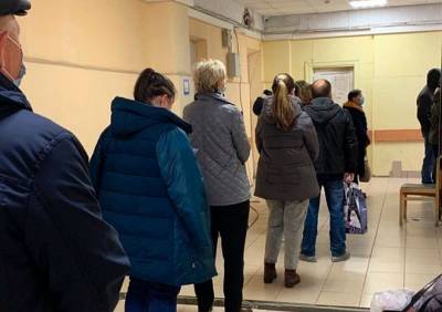Рязанцы сообщили об огромных очередях в поликлинике №4 - ya62.ru