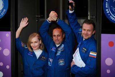 Первый канал начал трансляцию запуска российских актеров в космос