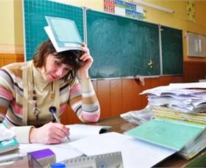 Родители школьников в Перми готовы потратить на подарок учителю 2300 рублей