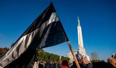 "Бульдозер", не копай: здравоохранение Латвии не переживет разгула антиваксеров