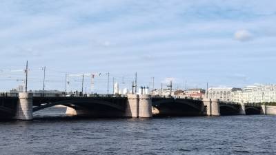 Движение по Биржевому мосту в Петербурге закроют с 9 октября