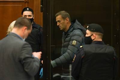 Суд отказался рассматривать кассацию Навального на замену условного срока реальным