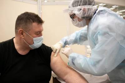 В Зауралье медики, вакцинирующие от ковида, будут получать по ₽200 за каждого привитого