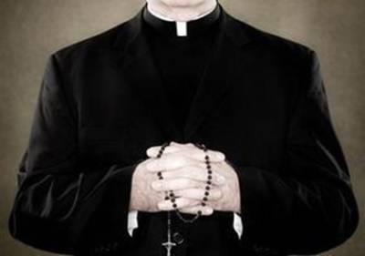 Во Франции обнаружены тысячи священников-педофилов