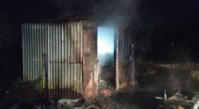 В результате ночного пожара в бане в Татарстане погибли два человека
