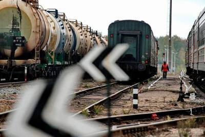 Грузовики и поезда заметили на границе Ростовской области с Украиной